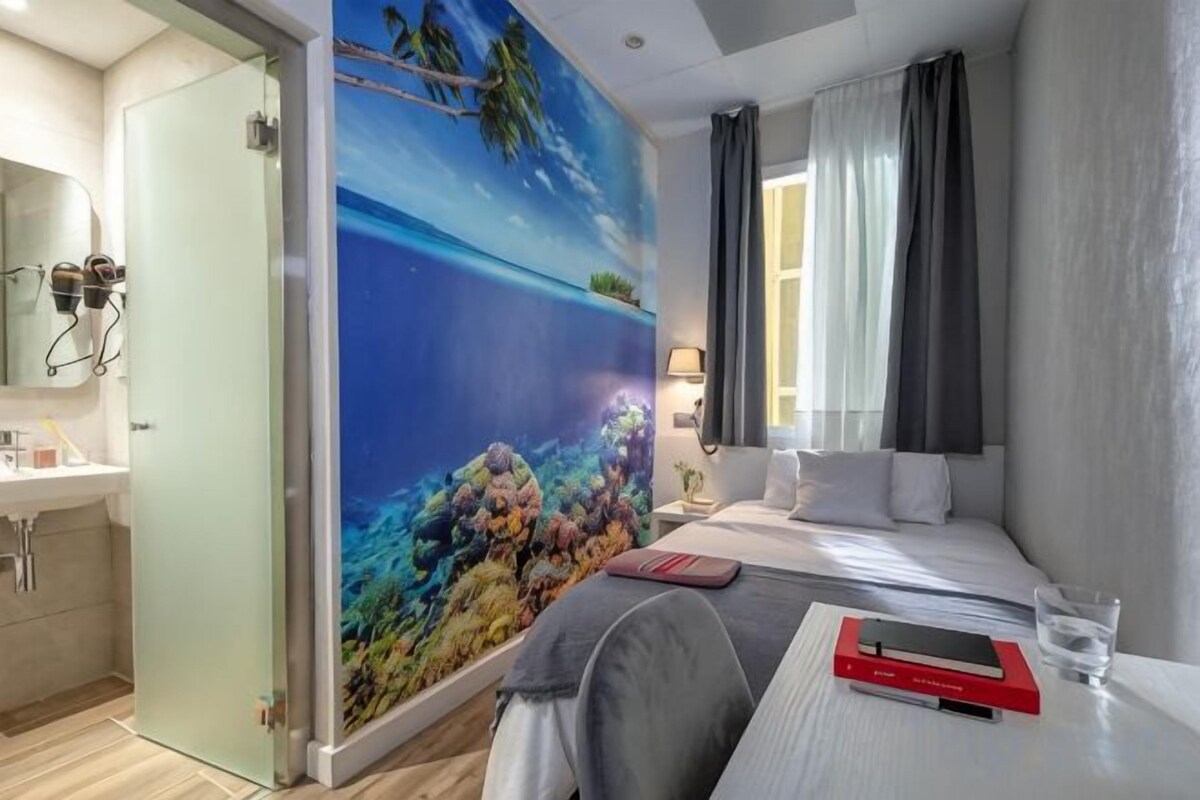 Premium bedding, in-room safe, desk, blackout curtains