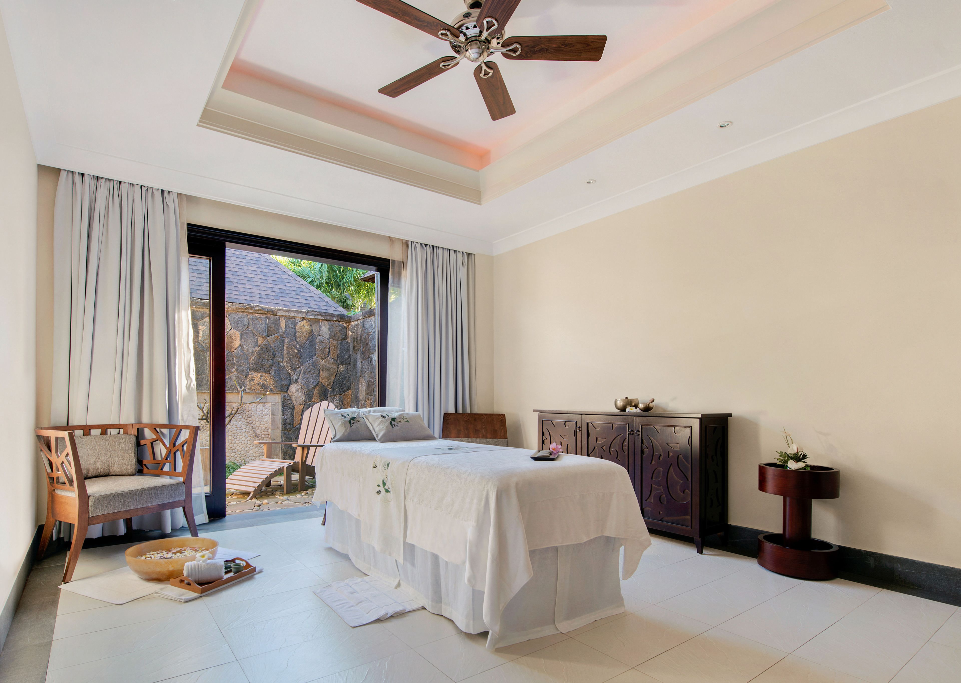 sauna, steam room, body treatments, aromatherapy, deep-tissue massages