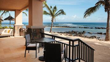 Suite, 1 habitación | Minibar, caja fuerte, escritorio y tabla de planchar con plancha