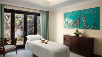 Sauna, steam room, body treatments, aromatherapy, deep-tissue massages