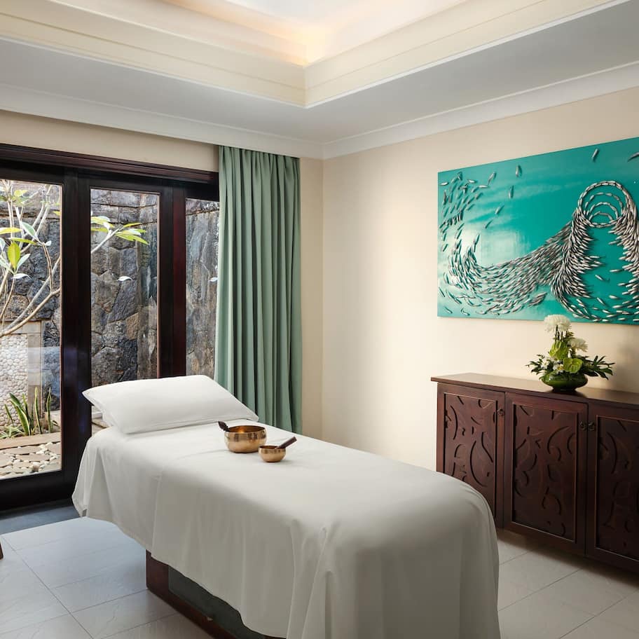 Sauna, steam room, body treatments, aromatherapy, deep-tissue massages
