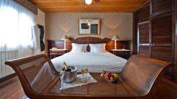 Luxury Double Room | Egyptian cotton sheets, premium bedding, pillowtop beds, minibar