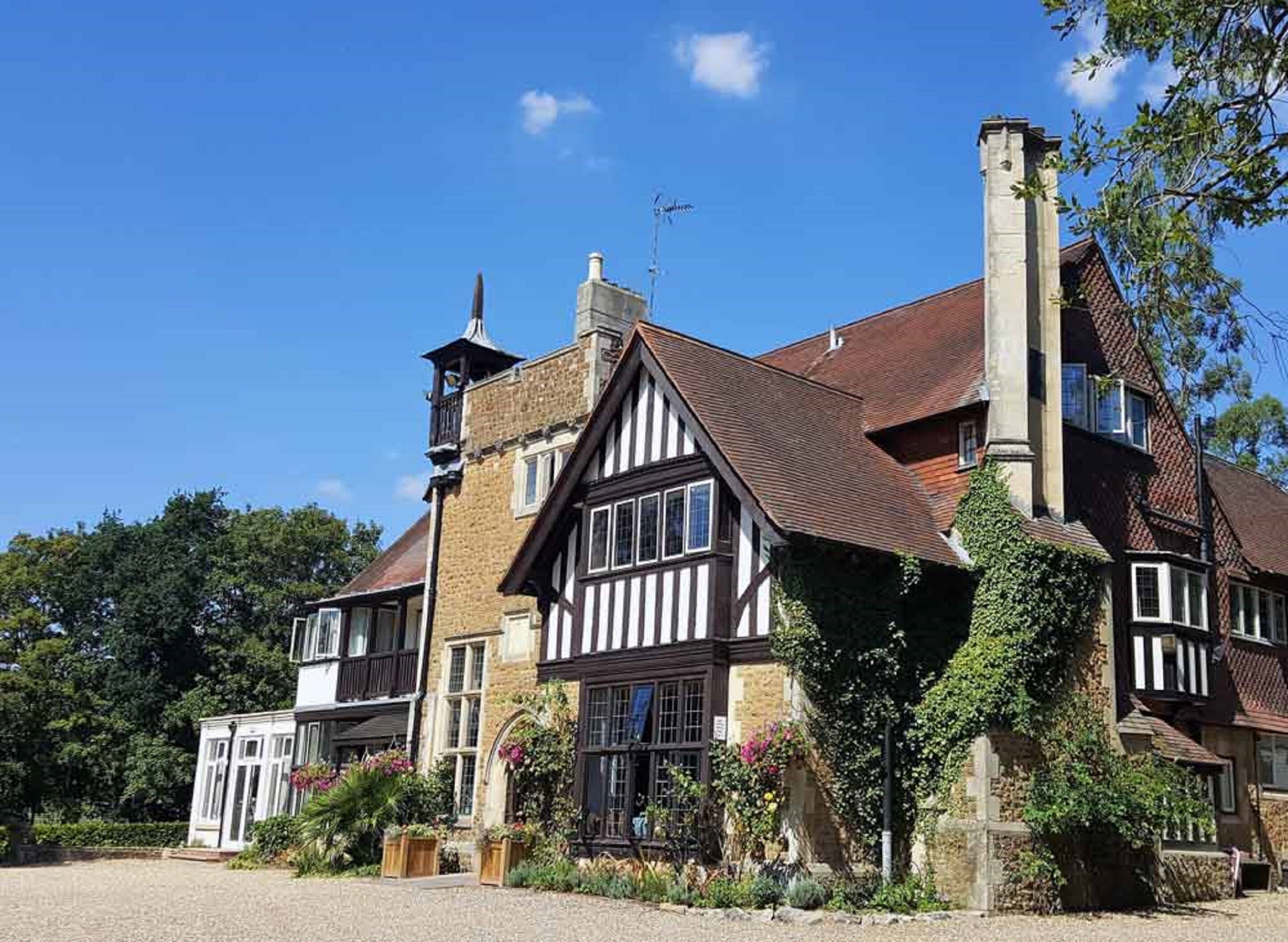 المنشأة من الخارج