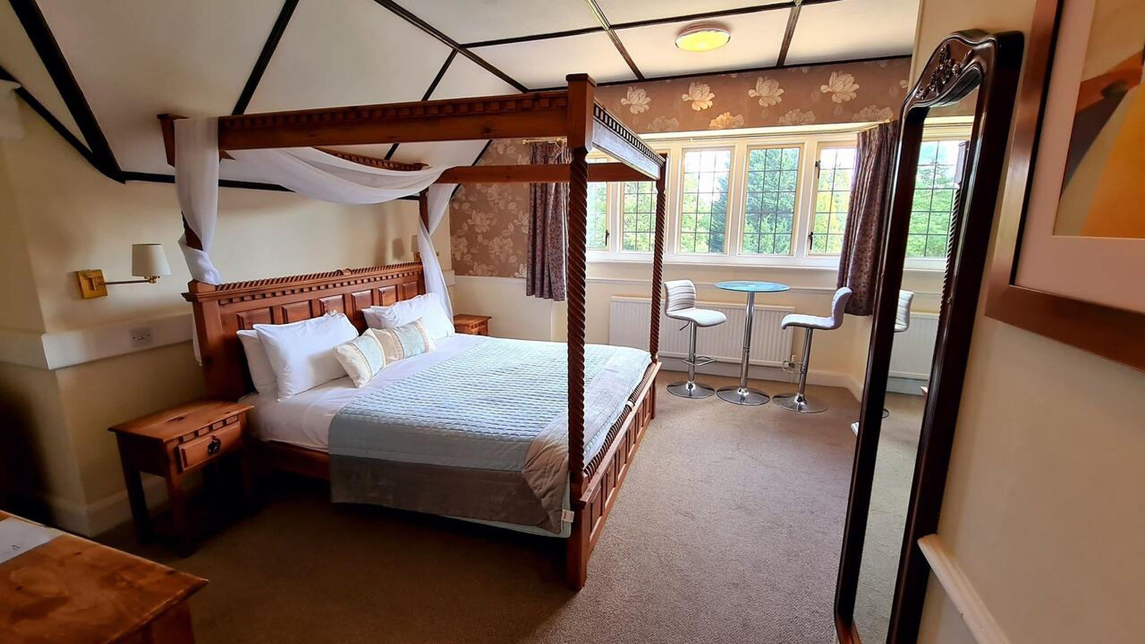 Four poster room | Desk, iron/ironing board, cots/infant beds, free WiFi