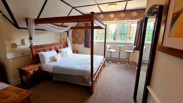 Four poster room | Desk, iron/ironing board, cots/infant beds, free WiFi