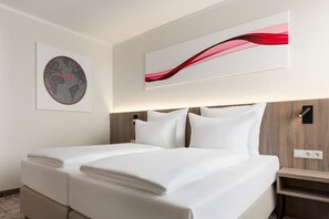 Desk, laptop workspace, blackout curtains, soundproofing - Good Morning + Halle - Leipzig (Kabelsketal)