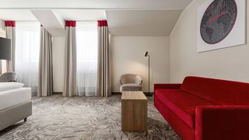 Good Morning Family Room Plus | Työpöytä, kannettavalle tietokoneelle sopiva työtila, pimennysverhot