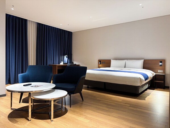 In-room safe, desk, laptop workspace, free WiFi