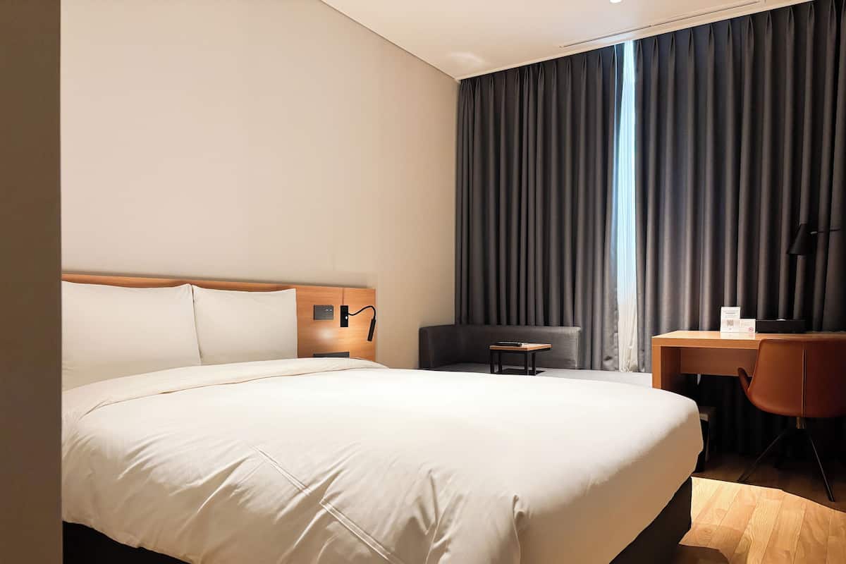 Superior-Zimmer, 1 Doppelbett | 1 Schlafzimmer, Zimmersafe, Schreibtisch, laptopgeeigneter Arbeitsplatz