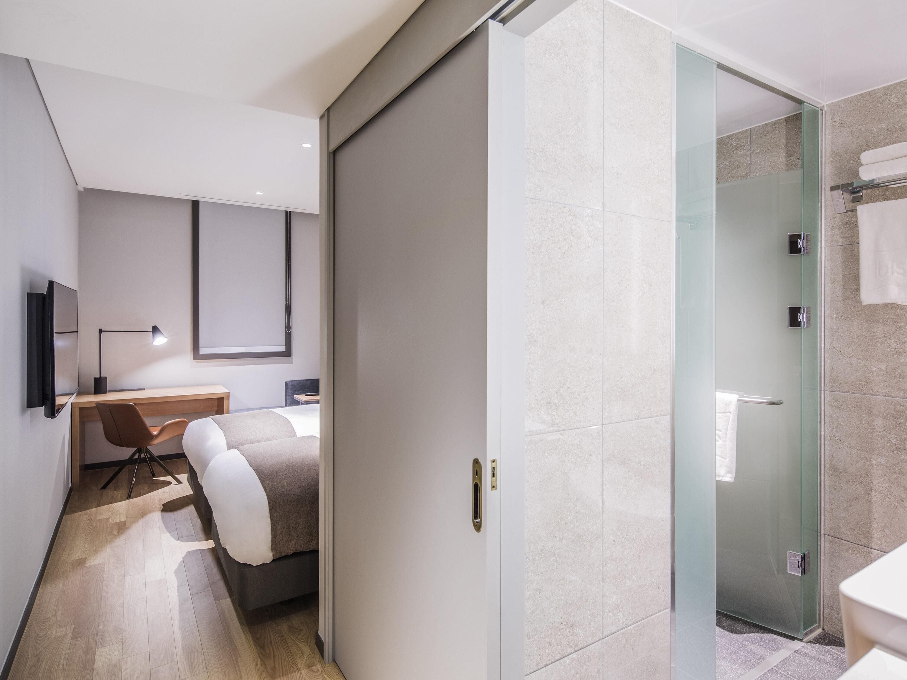 Superior Room, 2 Single Beds | In-room safe, desk, laptop workspace, free WiFi