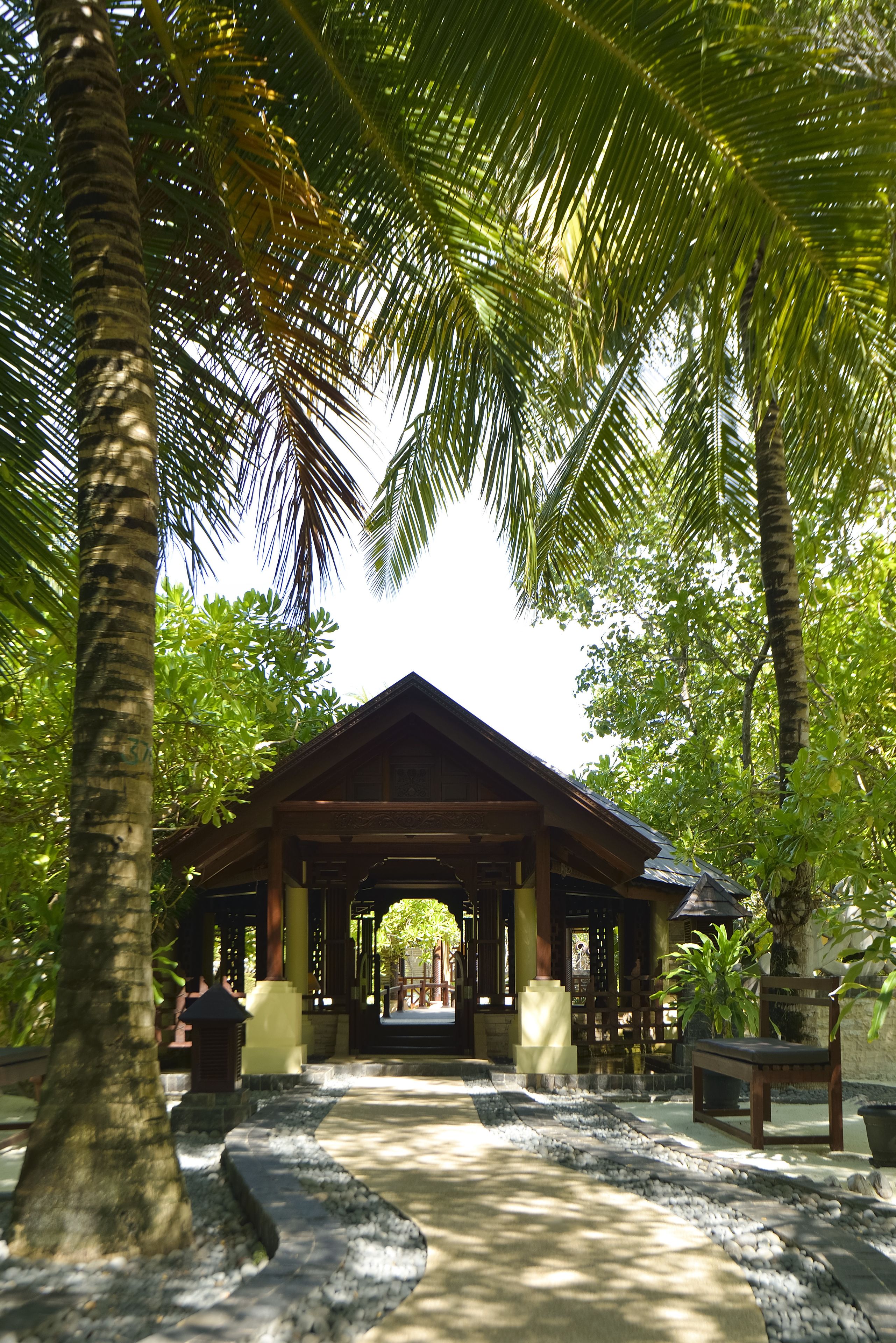 couples treatment room(s), sauna, hot tub, body treatments, hydrotherapy