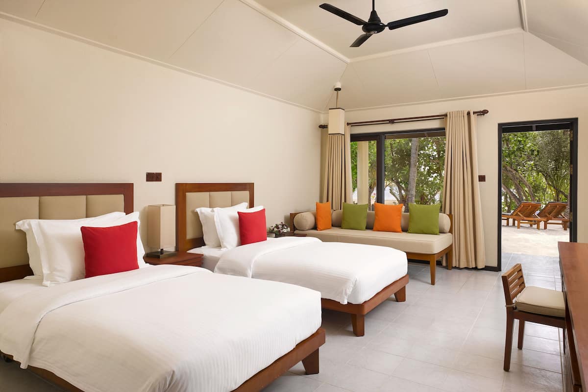 Two Bedroom Family Beach Villa | Minibar, una cassaforte in camera, con arredamento individuale