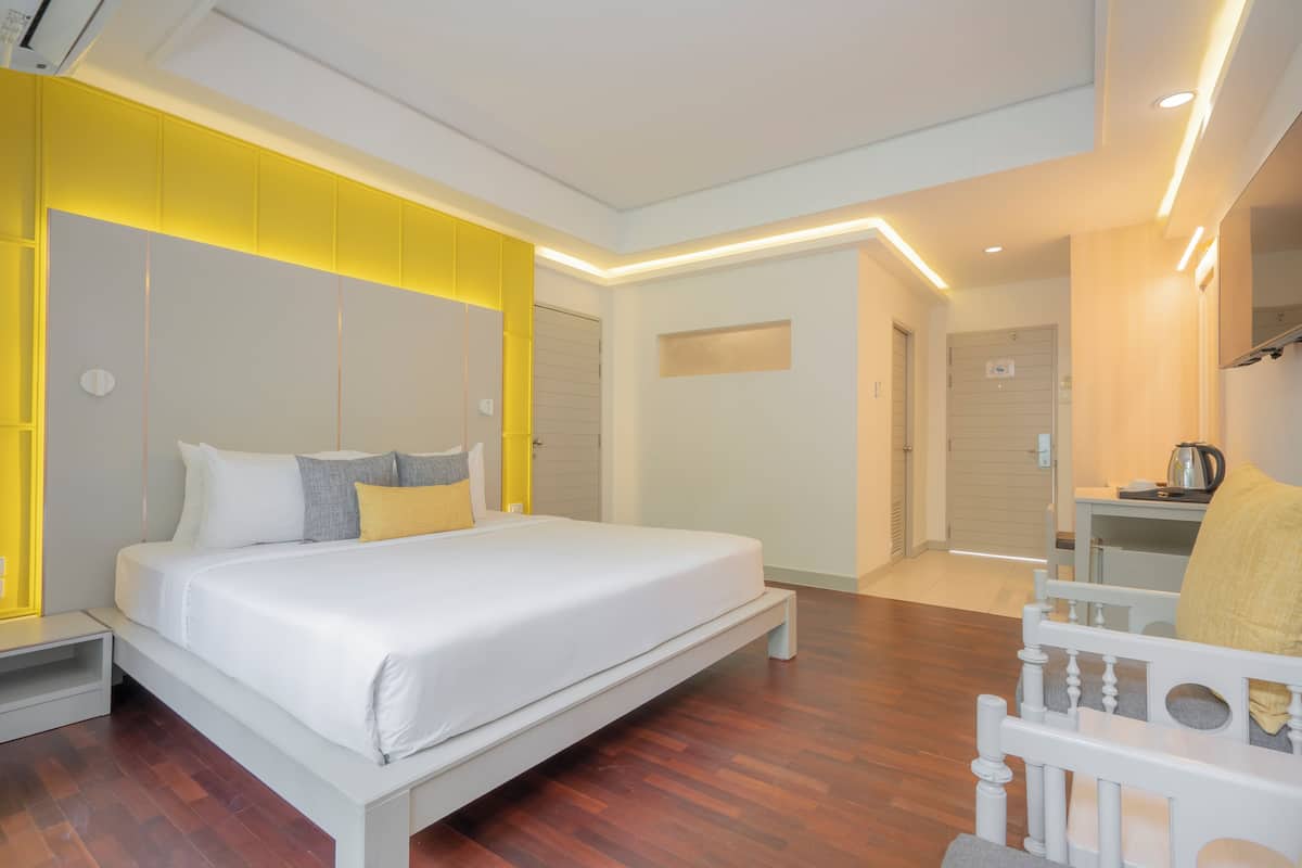 Family Suite, 2 Bedrooms | Minibar, in-room safe, free WiFi, bed sheets
