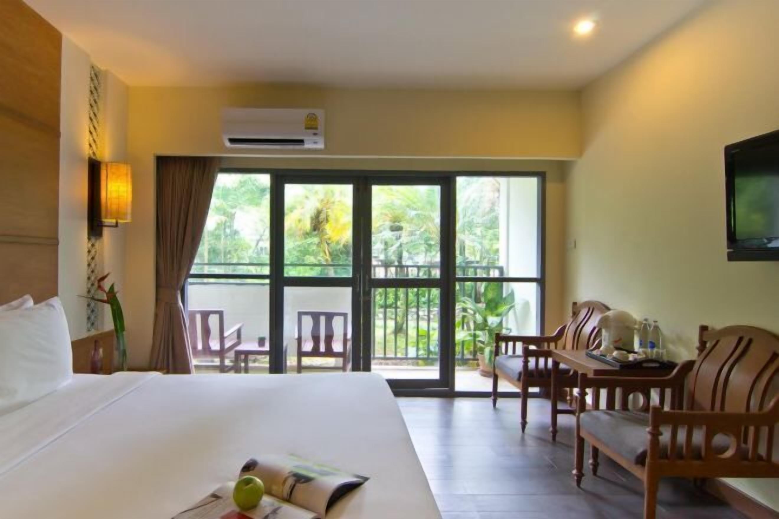 Een minibar, een kluis op de kamer, gratis wifi, beddengoed