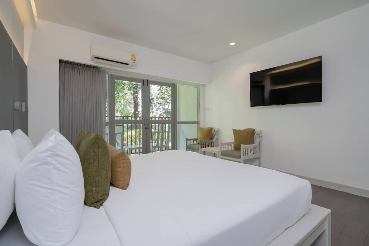 Minibar, in-room safe, free WiFi, bed sheets