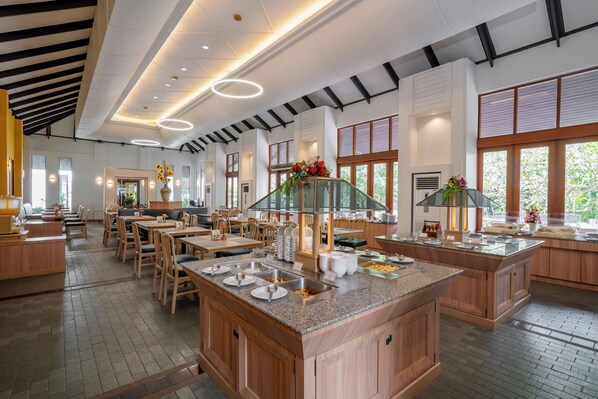 Daily buffet breakfast (THB 250 per person) - Sunshine Garden Resort (Pattaya)