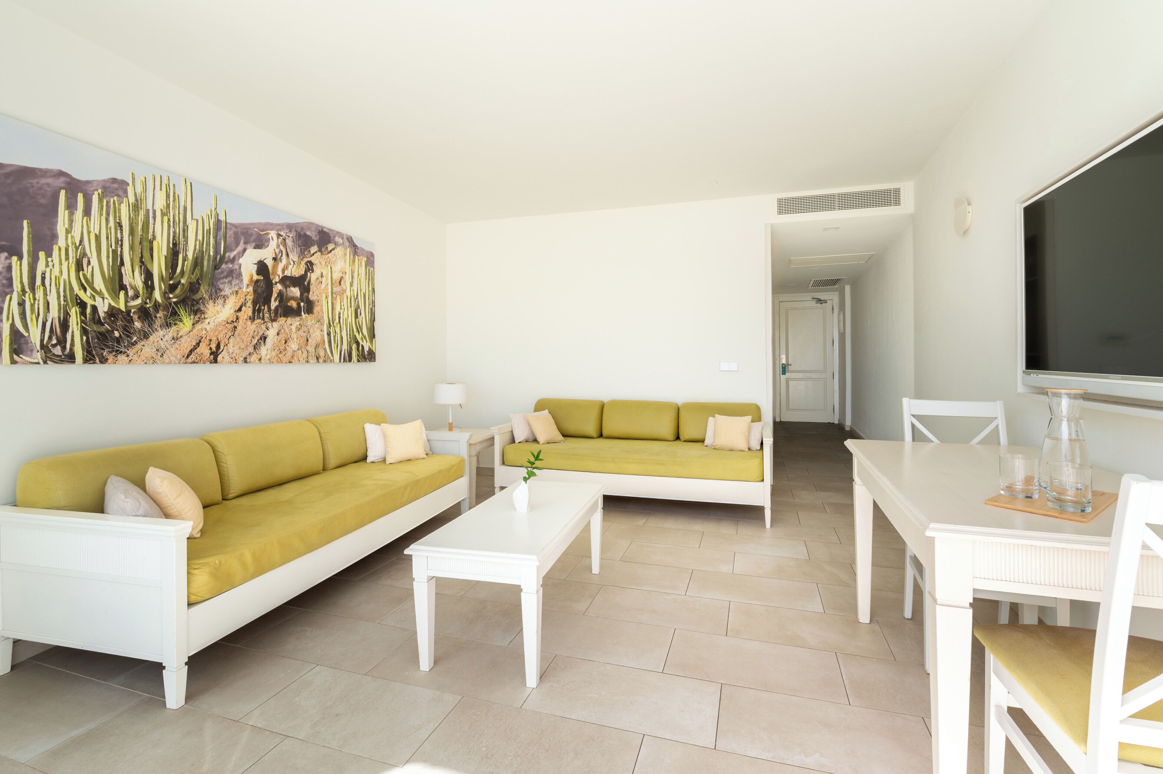 Minibar, in-room safe, individually decorated, individually furnished