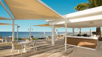 4 bars/lounges, poolside bar
