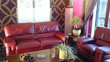 82-cm LCD TV with digital channels, TV