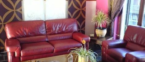 82-cm LCD TV with digital channels, TV