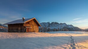 Snowshoeing - Hotel Adler (Nova Levante)