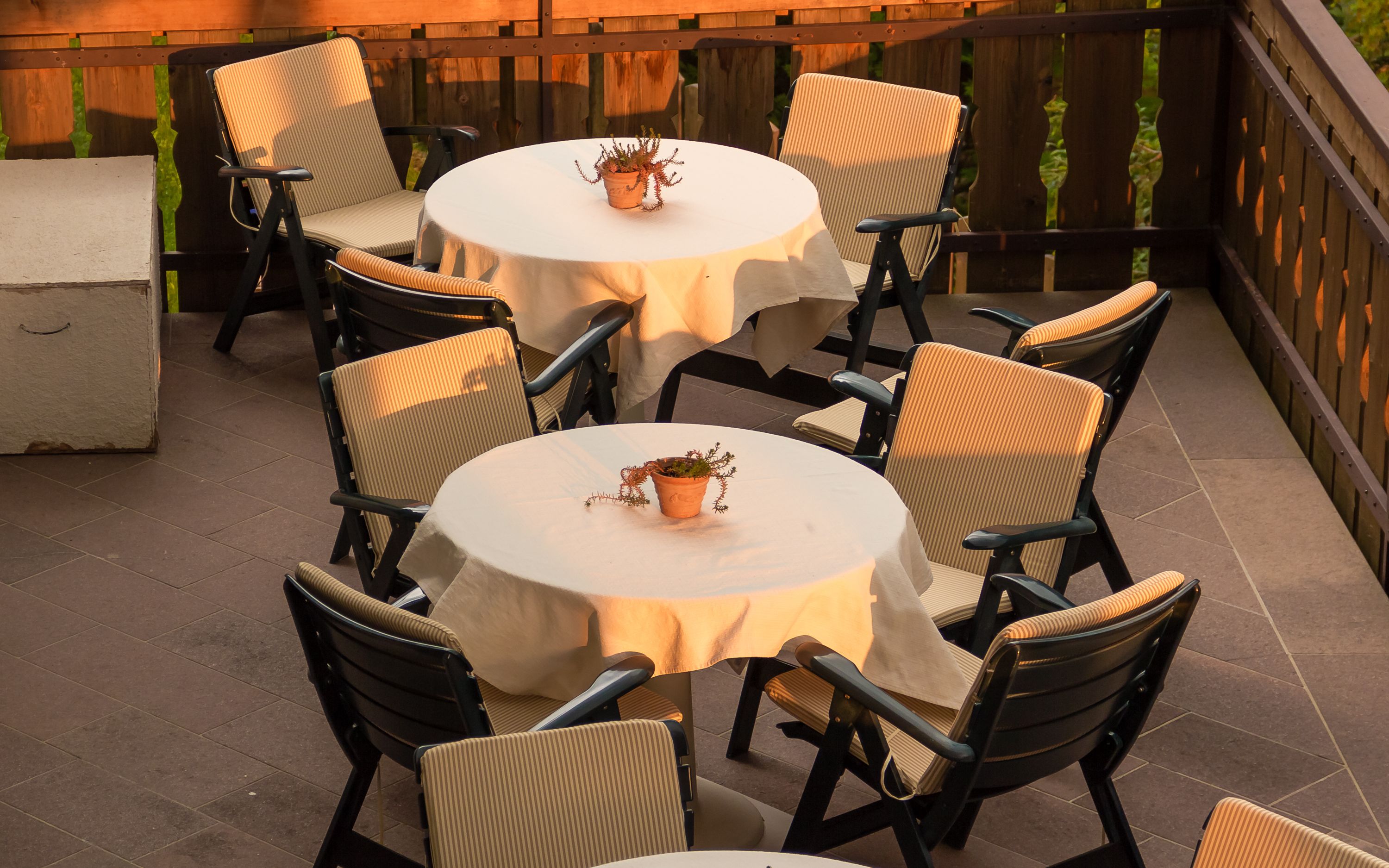 breakfast and dinner served