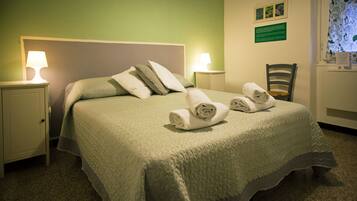 Premium bedding, desk, cots/infant beds, free WiFi
