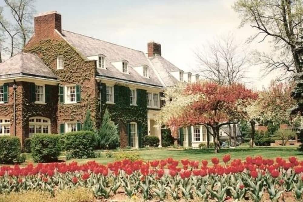 Montague Inn