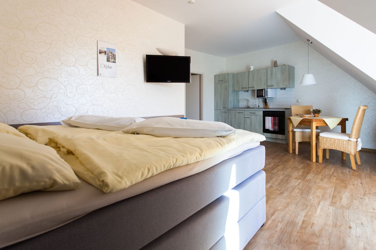 studio | in-room dining