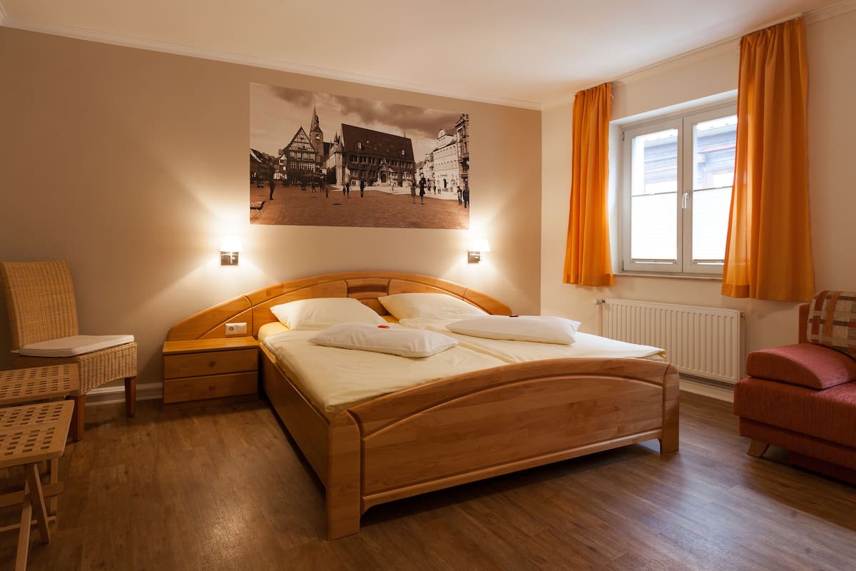 1 bedroom, hypo-allergenic bedding, iron/ironing board, free WiFi