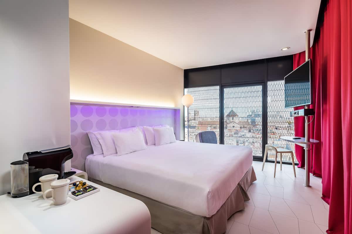 Deluxe-rum - utsikt mot staden | Sängtillbehör av högsta kvalitet och minibar