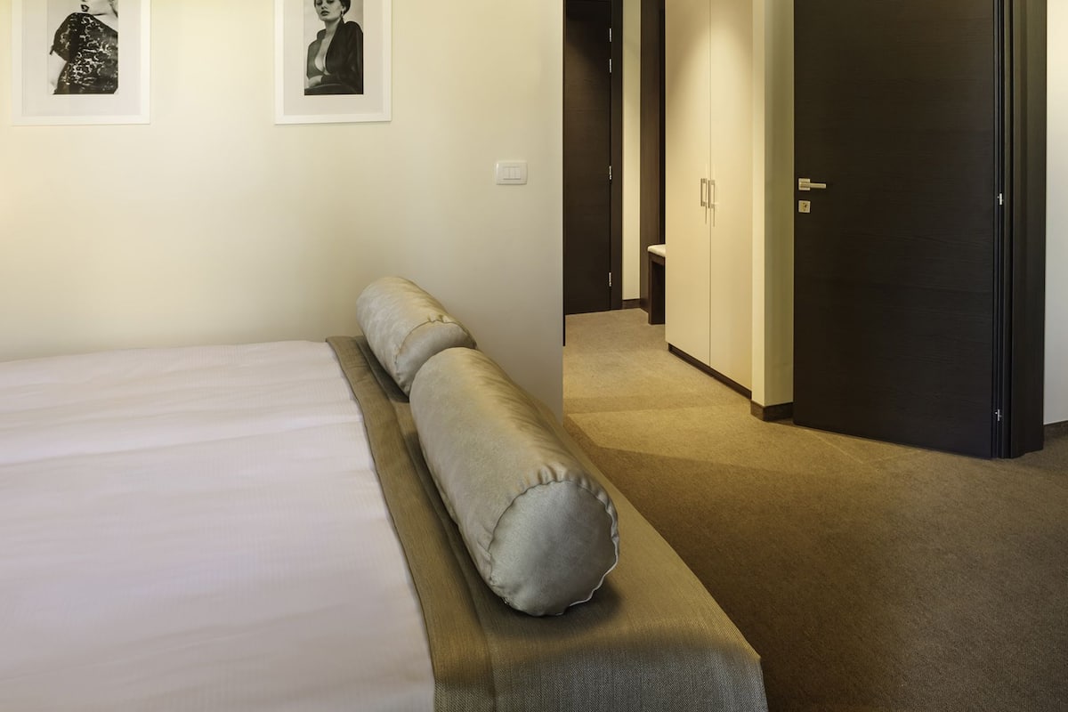 Family Room, 2 Bedrooms, Balcony