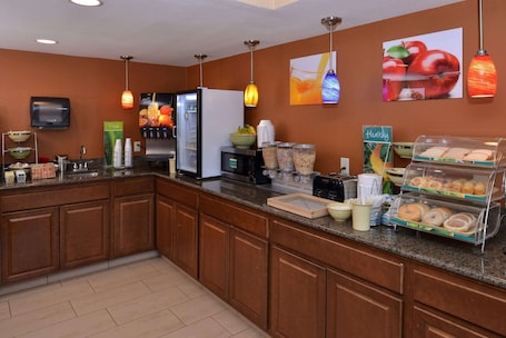 Free daily continental breakfast