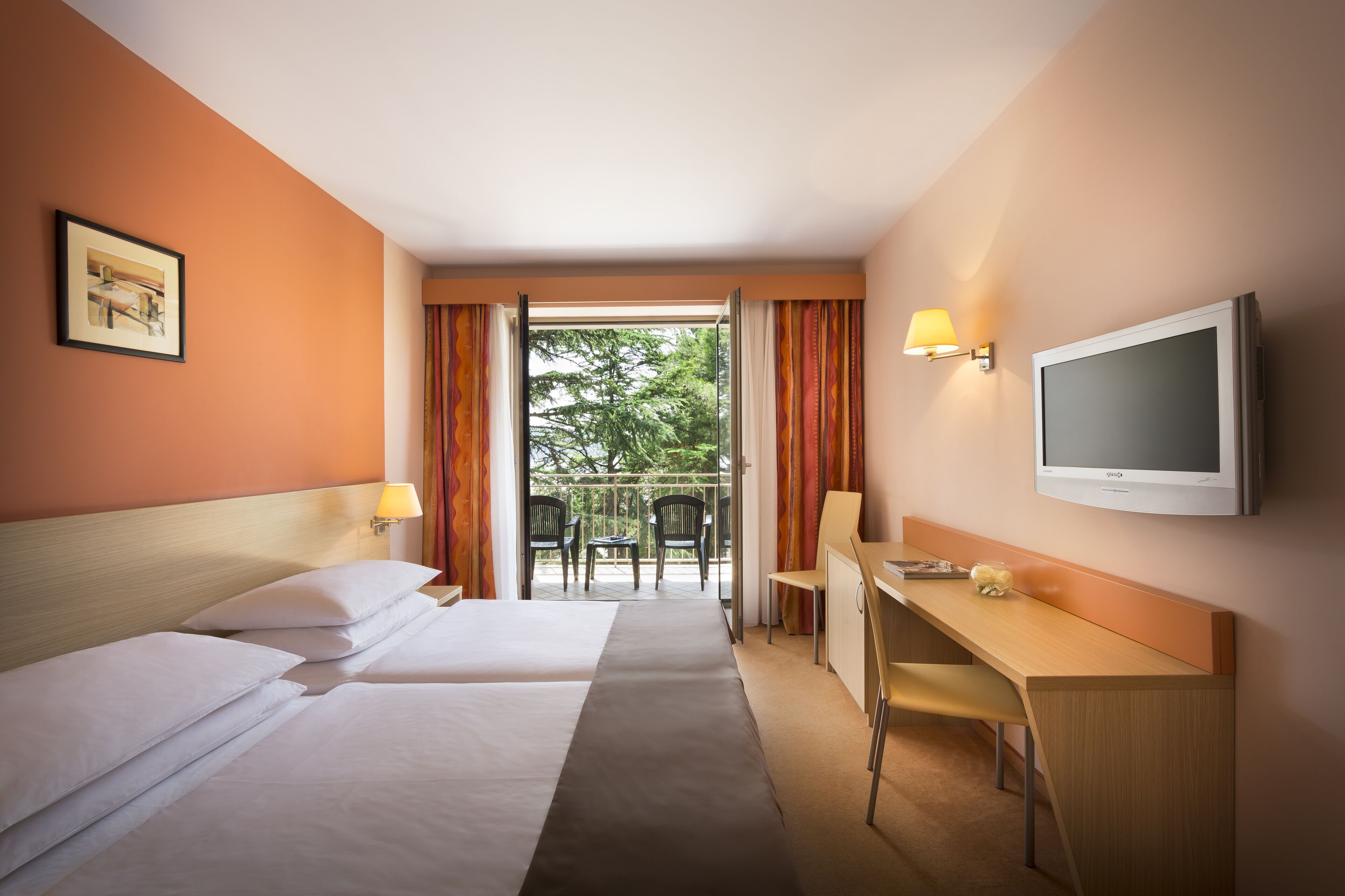 standard twin room, balcony, park view | 1 bedroom, in-room safe, desk, cots/infant beds