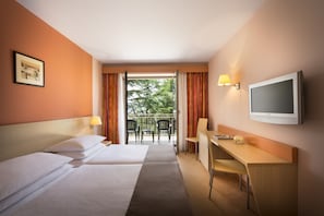 Standard Twin Room, Balcony, Park View | 1 bedroom, in-room safe, desk, cribs/infant beds - Remisens Hotel Lucija (Piran)