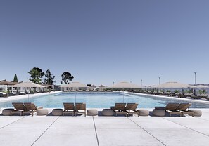 Seasonal outdoor pool, pool umbrellas, pool loungers - Remisens Hotel Lucija (Piran)