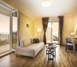 Suite, Balcony, Sea View | Living area