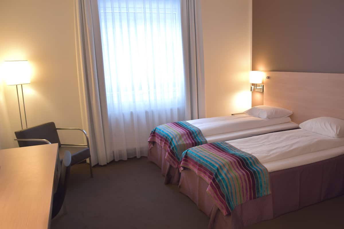 Schreibtisch, Bügeleisen/Bügelbrett, kostenloses WLAN, Bettwäsche