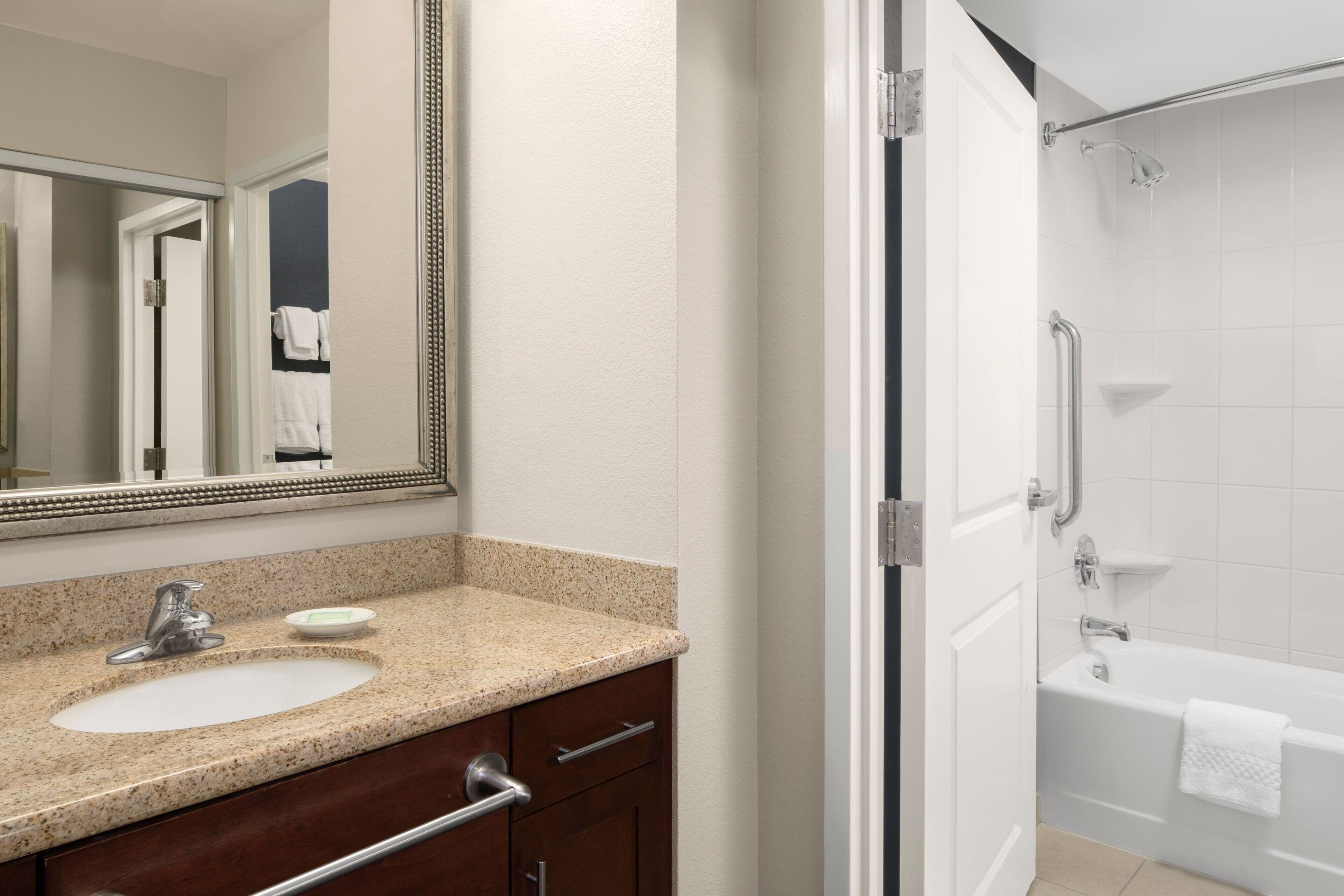 suite, 1 bedroom (hearing accessible) | bathroom | combined shower/bathtub, free toiletries, hair dryer, towels