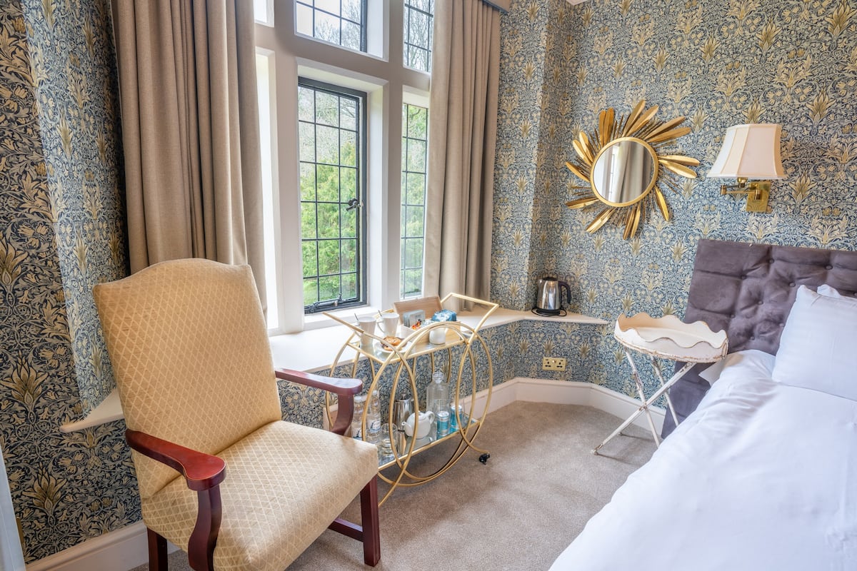 deluxe double room | 1 bedroom, in-room safe, individually decorated, desk