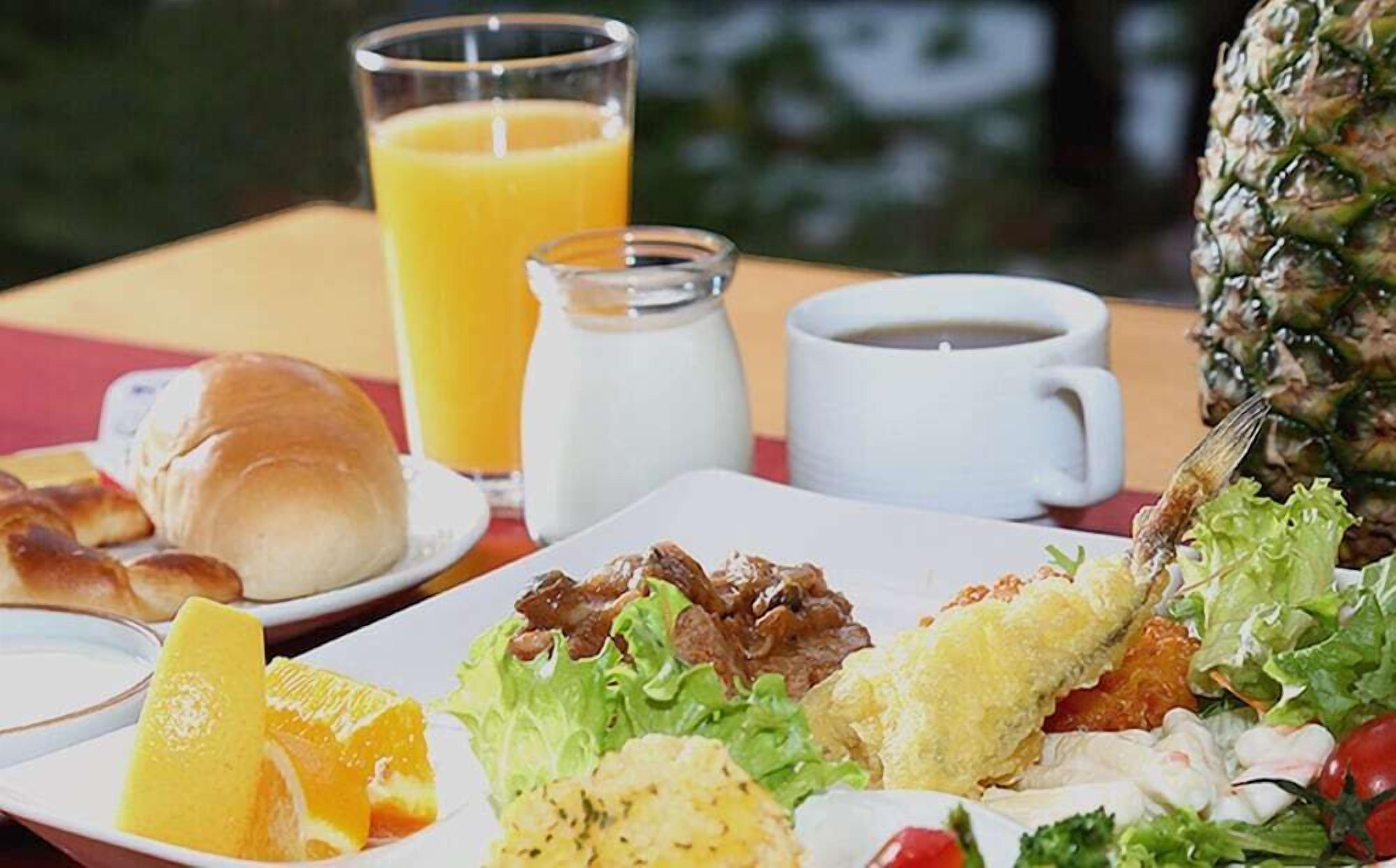 daily buffet breakfast (jpy 1500 per person)