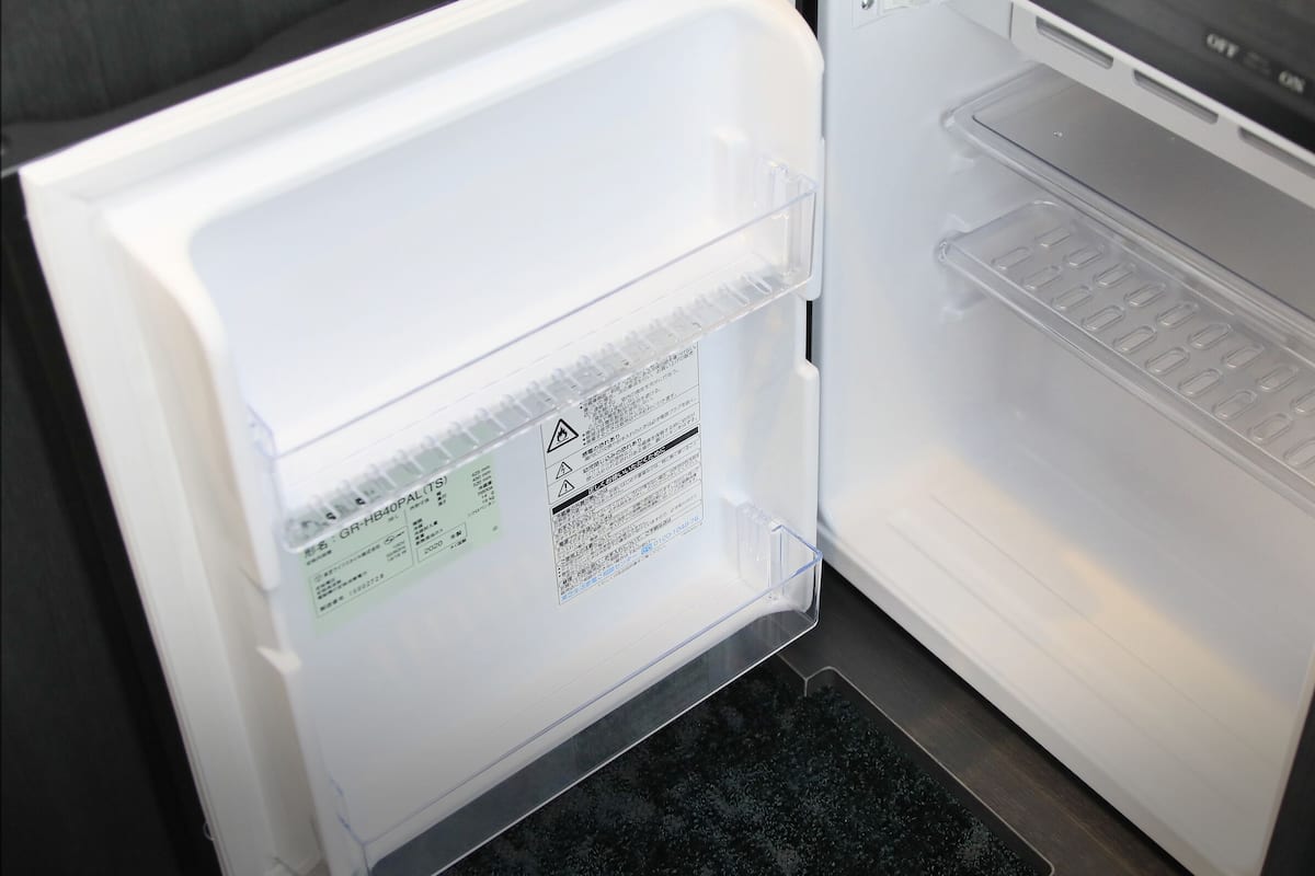 羽毛の掛け布団、セーフティボックス (室内)、遮光カーテン、アイロン / アイロン台