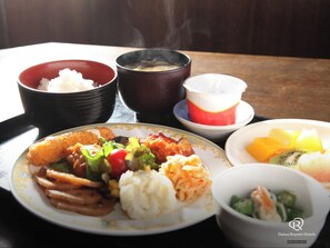 Daily buffet breakfast (JPY 1650 per person)