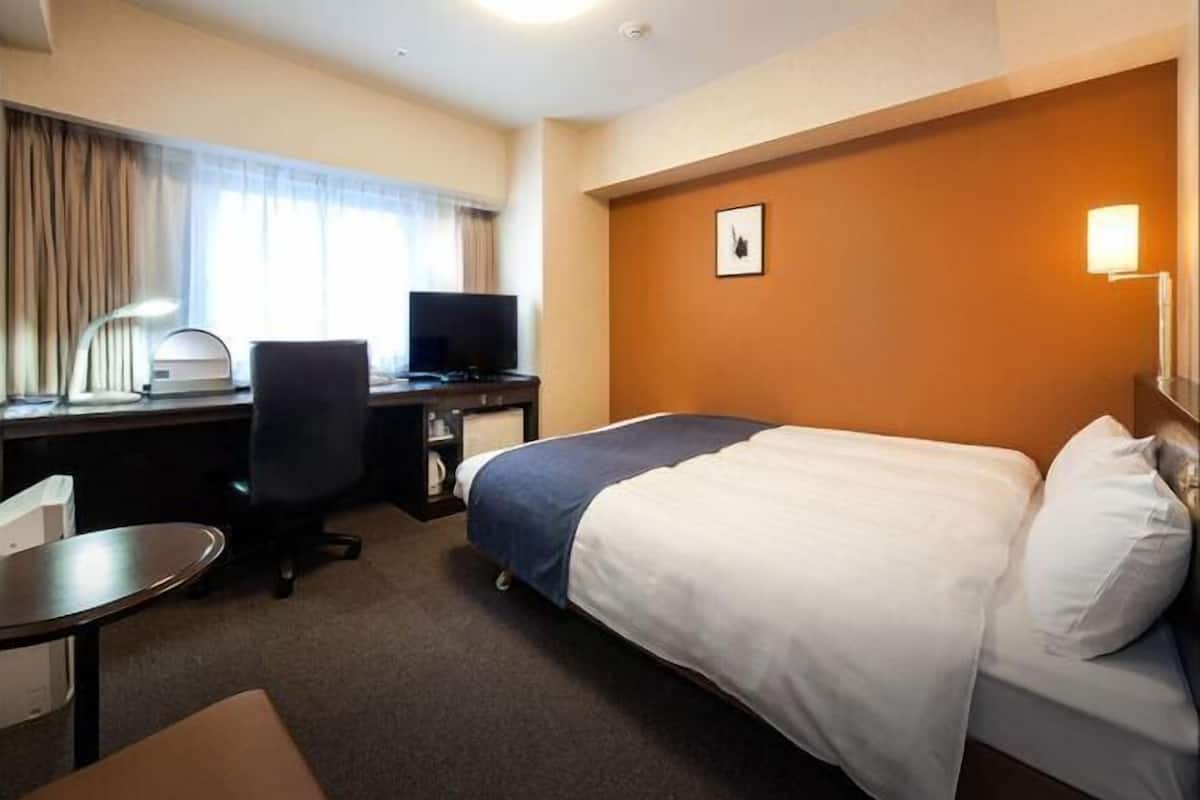 Down duvets, in-room safe, blackout curtains, iron/ironing board
