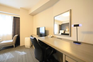 書桌、遮光布/窗簾、熨斗/熨衣板、免費無線上網