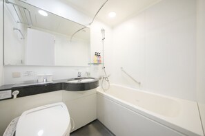 Ensemble douche/baignoire, articles de toilette gratuits, sèche-cheveux