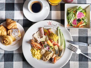 Petit déjeuner buffet (1500 JPY par personne)