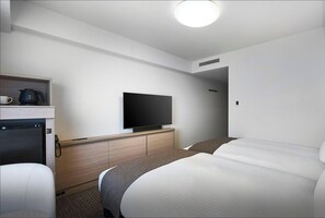 Quarto duplo standard, para não fumantes | Edredons de pluma, cortinas blackout, ferros/tábuas de passar roupa