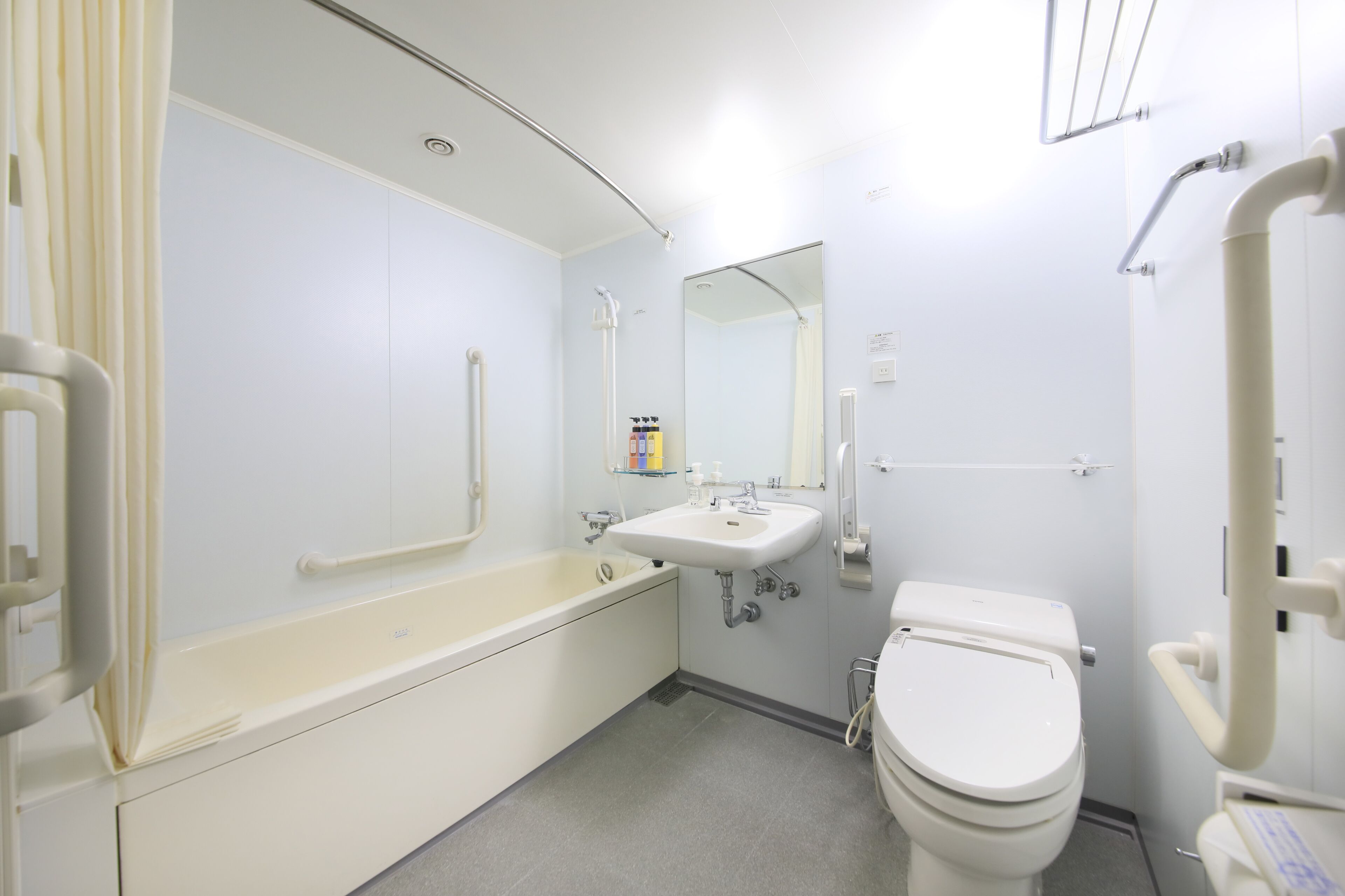 combined shower/bathtub, free toiletries, hair dryer, slippers