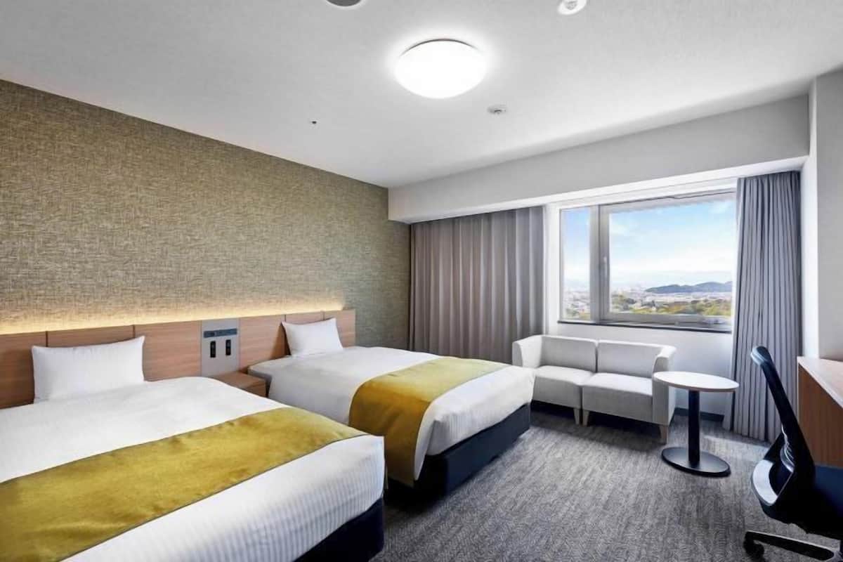 Premium bedding, in-room safe, desk, blackout curtains